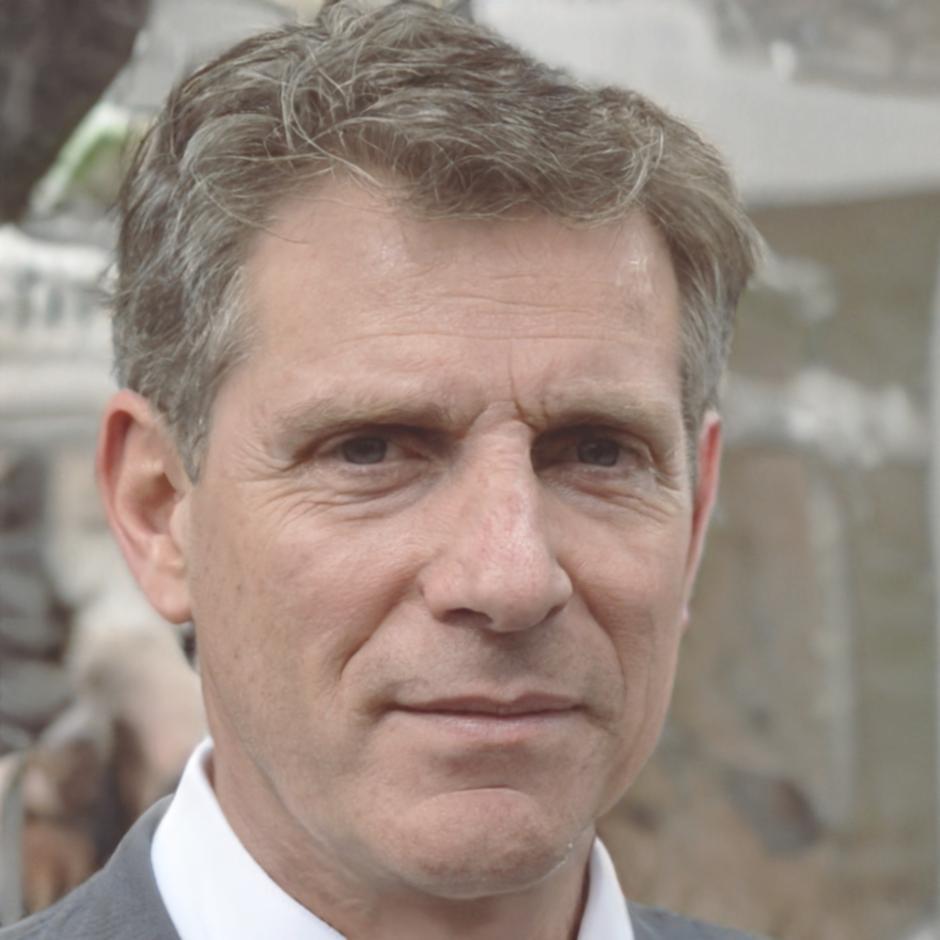 Portrait de Maxence, entrepreneur dans la réparation électronique